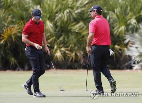 “Tiger, do our best” Fashion’black’ all over the last day of golf for men and women