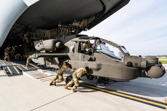 이달 초 주한미군에 새로 배치한 AH-64E 최신형 ‘아파치 가디언’. 주한미군은 그동안 운용해온 공격헬기 AH-64D ‘아파치 롱보’를 성능 개량형 모델인 아파치 가디언으로 대체 중이다.미 육군 2사단 2항공연대 4공격정찰대대 페이스북 캡처