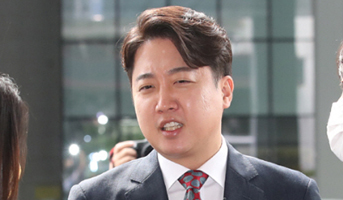 ‘양두구육’으로 당 비판한 이준석, 이번엔 개구리·북한 비유로 저격