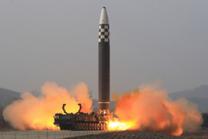 北 ‘괴물ICBM’개발 4대 군사전략적 노림수는…“美의 한반도전쟁 개입 차단”