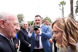 “제가 그 암캐입니다” 이탈리아 여성 총리의 ‘뒤끝’