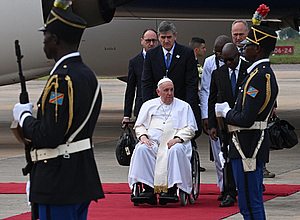 콩고 간 교황 “아프리카의 목 조르는 것을 멈추라”