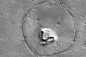 화성에 곰 한마리가?...NASA 공개 화성 지표면에 곰 형상