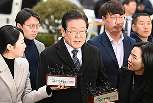 이재명 “윤 정부, 일본 하수인의 길” 비난… 재판 출석전 ‘대여 총공세’