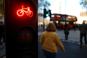 친환경 교통 배려… 런던의 자전거 전용 신호등