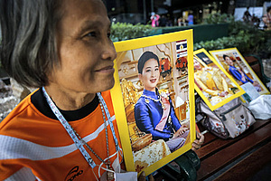 문란한 국왕·의식불명 공주… 태국 왕실도 국민 걱정거리