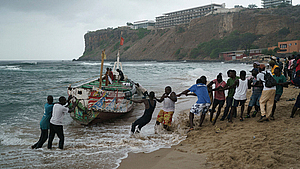 세네갈 바다서 수백명 이주민 타고 있던 배 침몰…20명 이상 사망