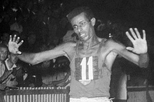 ‘맨발의 아베베’ 1960년 올림픽 마라톤 우승… 4년뒤 첫 2연패