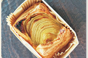 바게트에 밤크림 · 버터 조각 더한 ‘마롱 버터’ … 얇게 썬 사과를 파이지 위에 올린 ‘애플 파이’