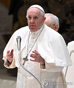 교황 “건강 이상땐 사직서 제출”… 조기 사임설 다시‘솔솔’