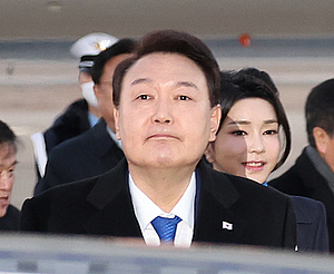 ‘尹, 국정운영 잘하나 못하나’…의견 ‘갈팡질팡’ 중도층 