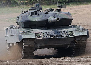 독일 정부 “우크라에 레오파르트2 탱크 보낸다…재수출도 승인”