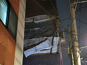 강북구 수유동 4층 빌라 외벽 ‘와르르’…주민 21명 대피