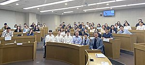 연세대 강의 깜짝참관한 정의선회장 학생들과 ‘기업문화·도전’열띤 토론