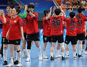 ‘우생순’ 여자 핸드볼, 중국 30-23으로 꺾고 결승 진출