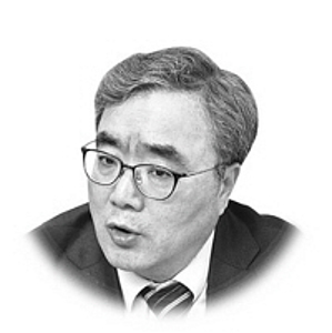 사법부 바로잡을 대법원장 절박하다