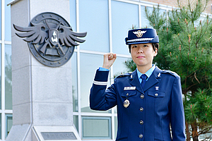 공군에 여군장교가 많은 이유?… 학사사관후보생 206명 임관자 중 여군 87명 역대 최다